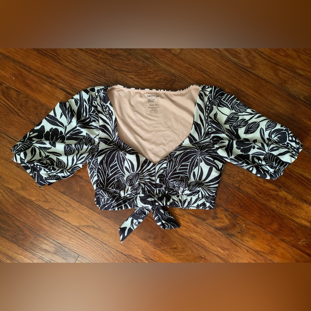 Mott50 crop top/swim top sz small